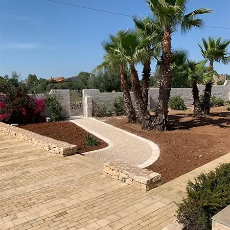 Luna Rossa Bed & Breakfast *